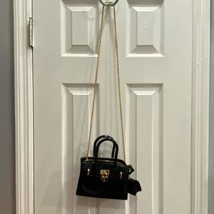 Black purse with airpod holder